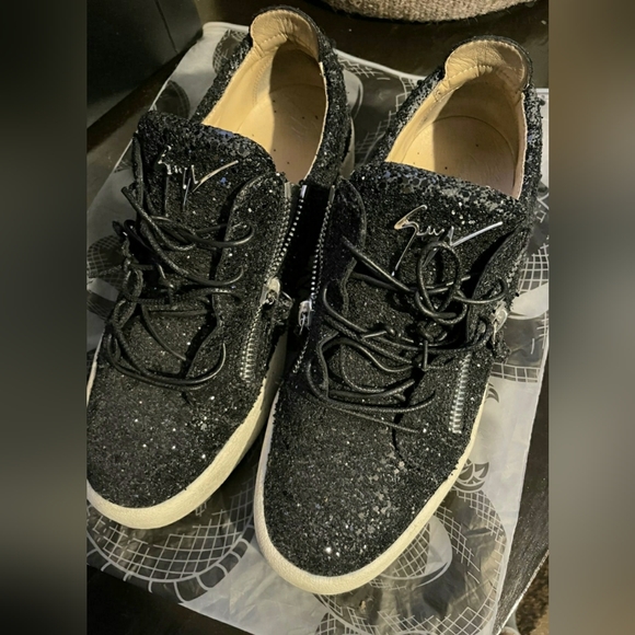 Giuseppe Zanotti Other - Giuseppe Zanotti Nero Glitter Low Top Sneakers (Size 10.5)